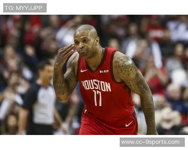 马祖拉称赞沃尔什在防守与进攻中多样贡献展现出色拼劲