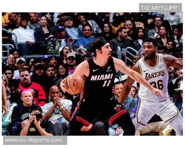 哈克斯三节狂砍27分7篮板湖人曾错失席菲诺的遗憾重现