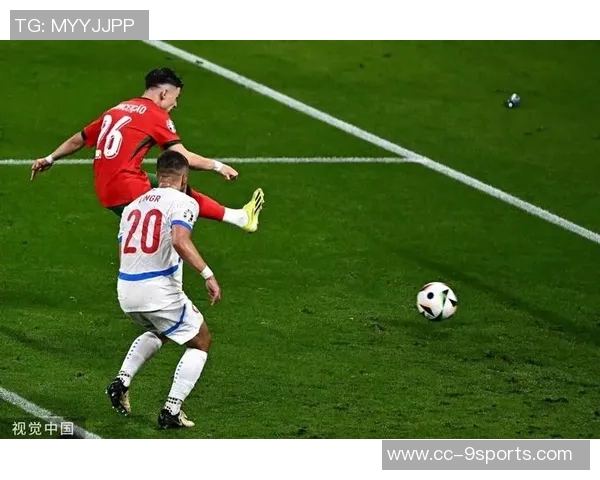 科尔强调防守C罗需团队协作与双人包夹单靠个人难以制止其进攻威胁