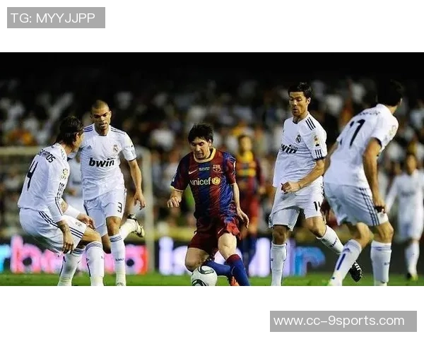 维尼修斯携手皇马球员共聚餐厅展现团队凝聚力